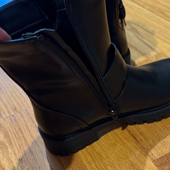 NWOT Women’s Black Motorcycle Boots - Picture 5 of 8